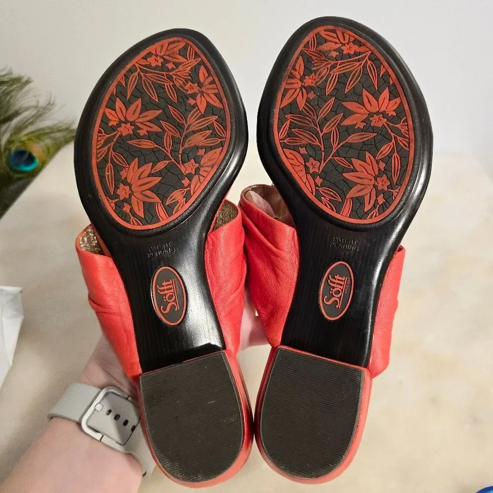 Sofft Red Genuine Leather Thong low heel Sandals Light Gold Hardware 8